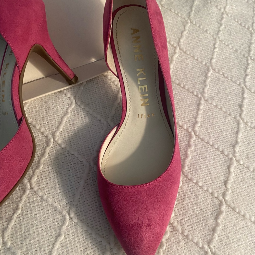 Super cute statement heels